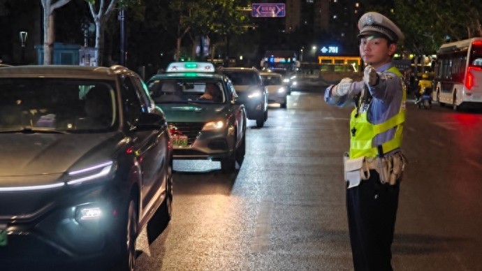 依托“科技+人力”、精准疏导管控，普陀警方启动高等级勤务护航五一长假