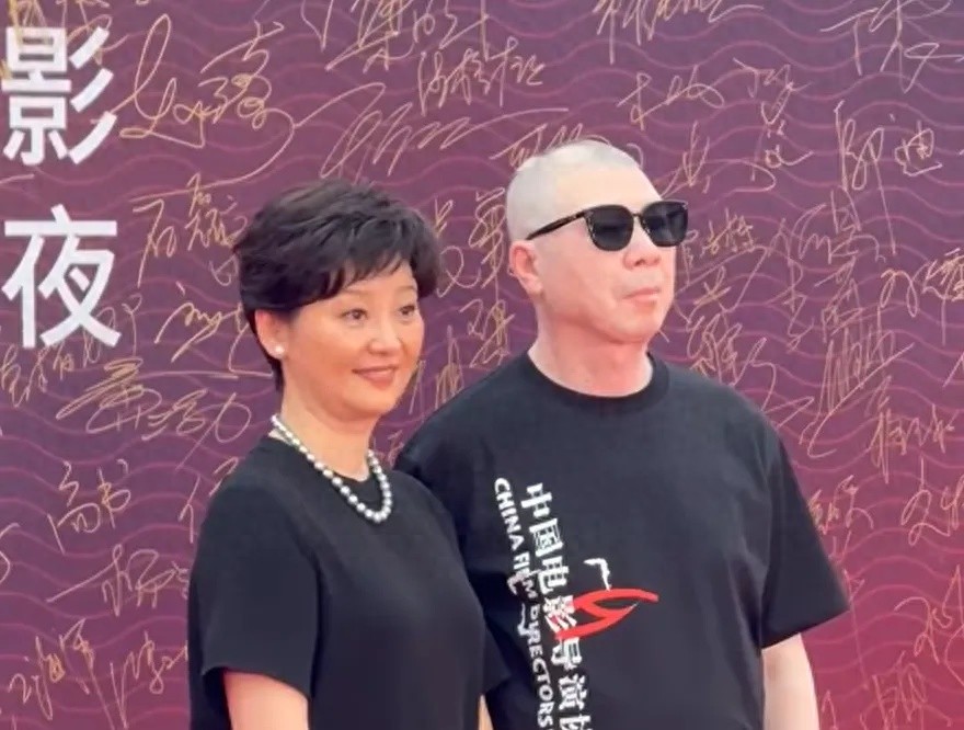 徐帆否认与冯小刚婚变传闻：我们夫妻关系坚如磐石​​​；半个月前双方曾携手走红毯