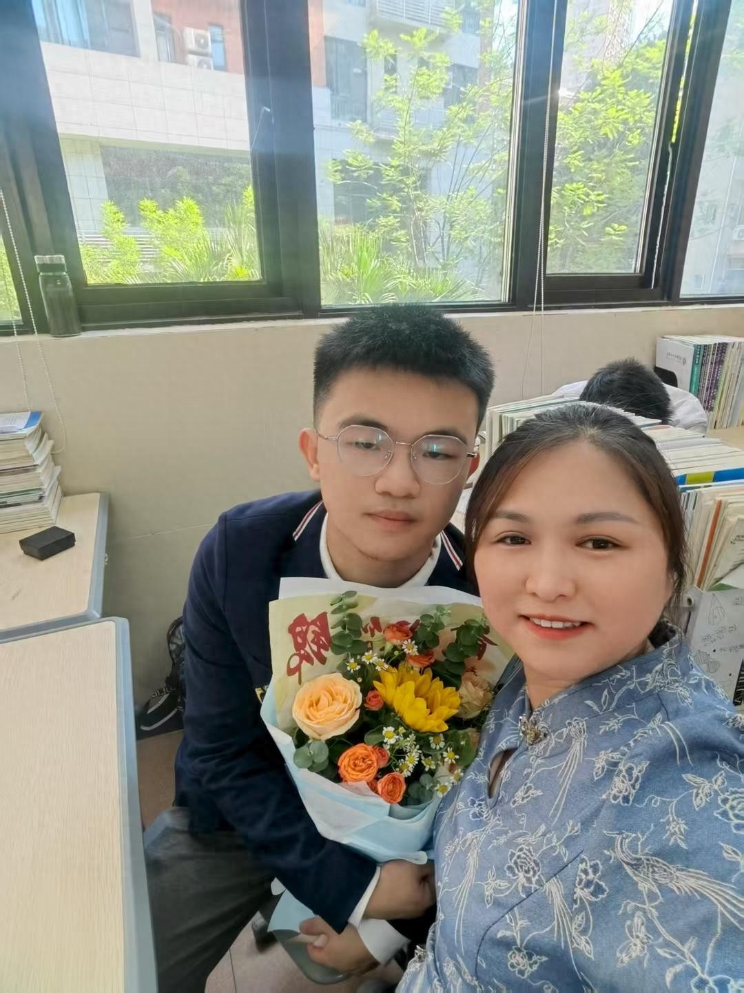 儿子放弃北大报考西湖大学，对话快递员母亲：儿子希望投身半导体材料研究，科研报国