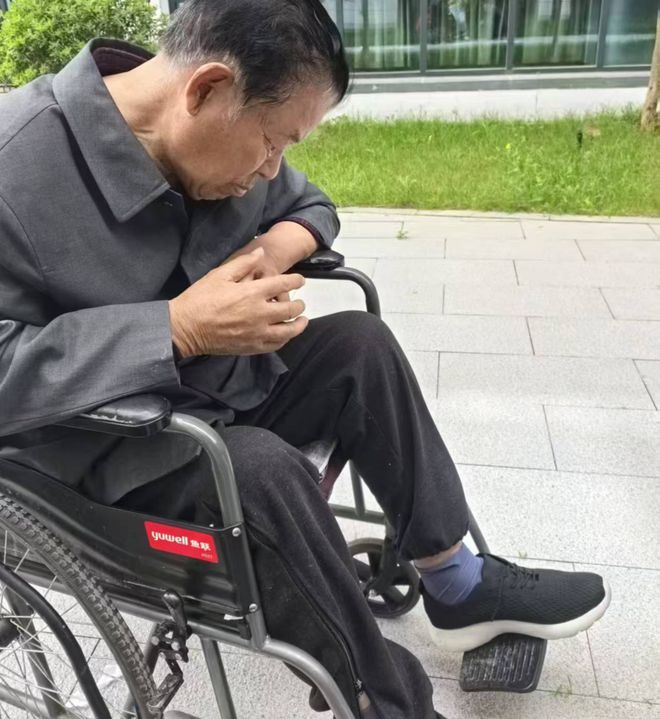 亿万富豪父子“股权争夺战”后续：父亲起诉长子要求撤销股权转让协议，一审被驳回