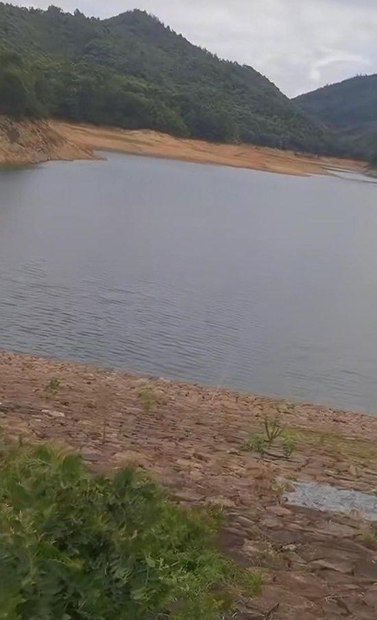 江西7人乘船在水库钓鱼，船只翻沉后3人不幸溺亡，家属：哥哥救堂弟双双遇难