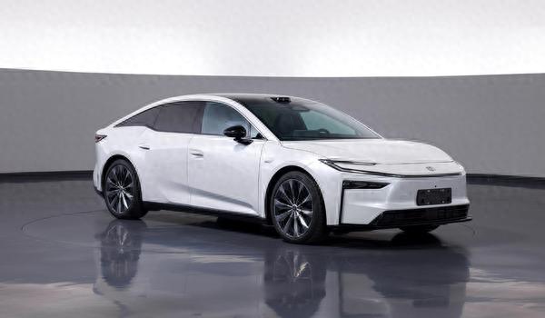 广汽丰田铂智7完成申报：D级纯电轿车 配207kW电机