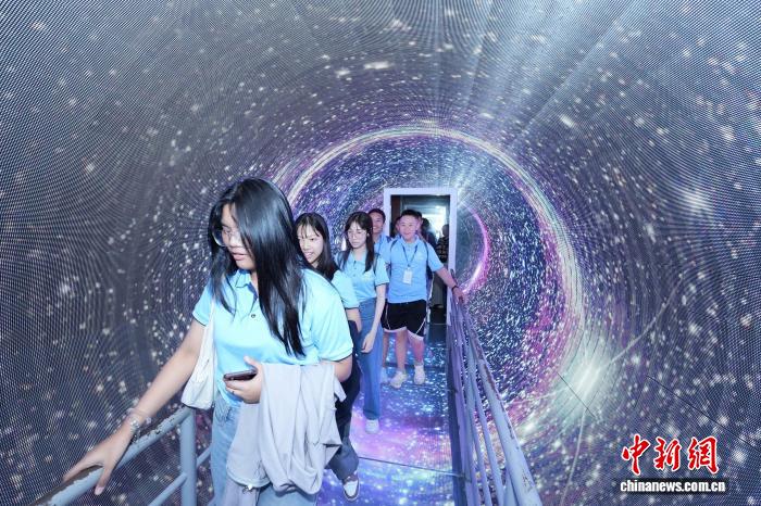 “科创无界·智联黔泰” 中泰青少年在黔开展科普研学