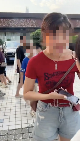 “红衣女子”唐某，被列入“黑名单”