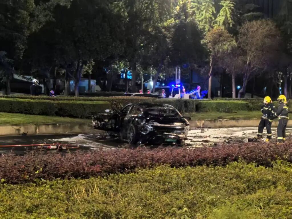 警方通报“小米SU7碰撞后爆燃”:当事人涉嫌酒驾