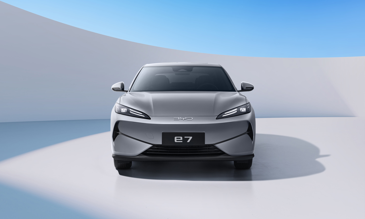比亚迪 e7 中型纯电轿车正式上市，限时焕新价 9.88 万元起