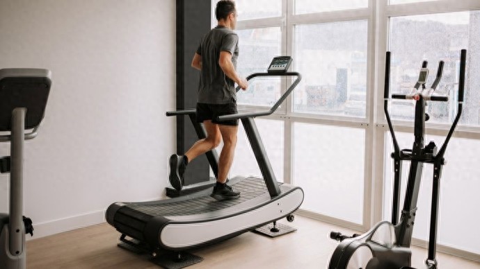 减肥需要一点金融思维？一位金融“牛马”的“减肥曲线图”带来的启示