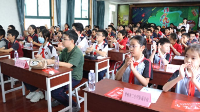 详细阅读:曹杨新村街道举办人工智能机器人挑战赛 曹杨新村街道举办人工智能机器人挑战赛