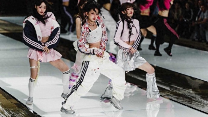 详细阅读:2026春夏上海时装周收官:从秀场到街区,时尚走进生活 2026春夏上海时装周收官:从秀场到街区,时尚走进生活