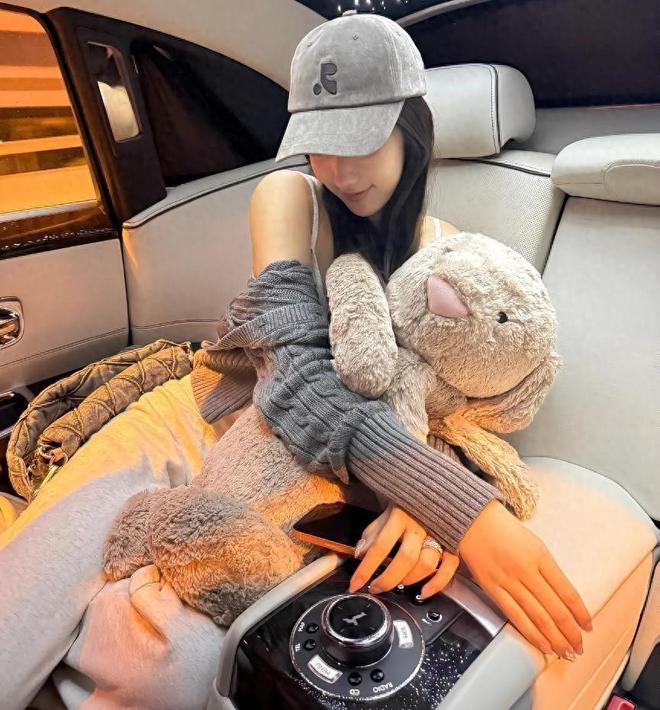 详细阅读:遭婚姻冷暴力、被当直播工具,明星进豪门并没有想象中的光鲜! 遭婚姻冷暴力、被当直播工具,明星进豪门并没有想象中的光鲜!