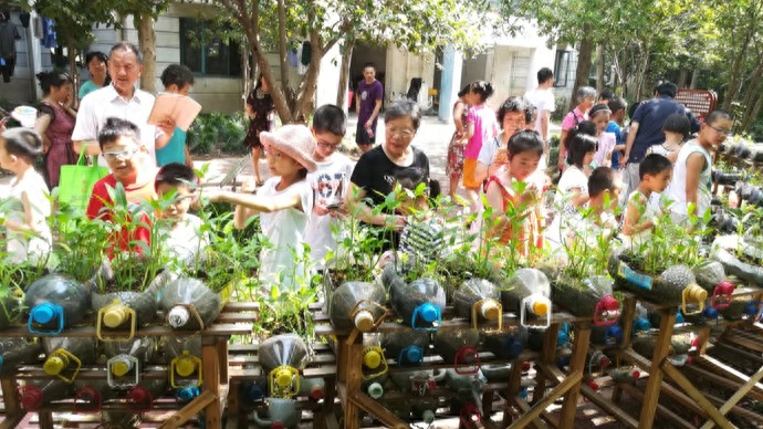 上海出台15条措施健全志愿服务体系，浦东开展三大行动诠释志愿精神
