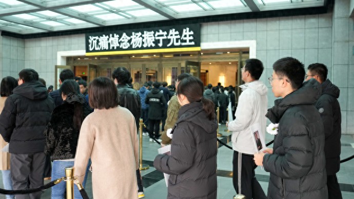 详细阅读:清华大学党委书记、校长联名发文:深切缅怀杨振宁先生 清华大学党委书记、校长联名发文:深切缅怀杨振宁先生