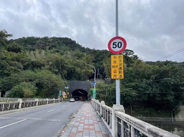 台湾将进入“大猎巫”时代？女游客自强隧道拍照遭“青鸟”网曝公审