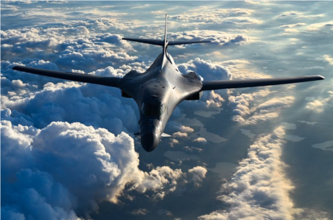 美媒：“距离仅约20英里”，美军B-1B轰炸机再度抵近委内瑞拉实施“攻击演示”