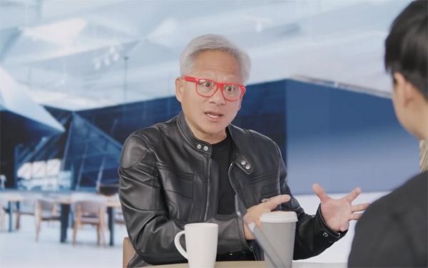 “中国仅落后‘几纳秒’，我们必须参与竞争”