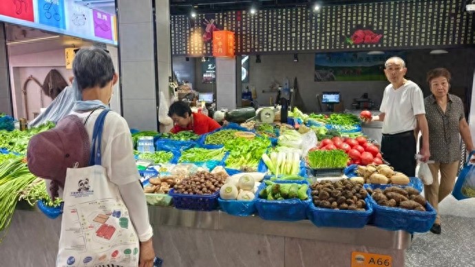 烟火气中迎“双节”，芋艿鸭子新鲜上市，菜价平稳货源充足