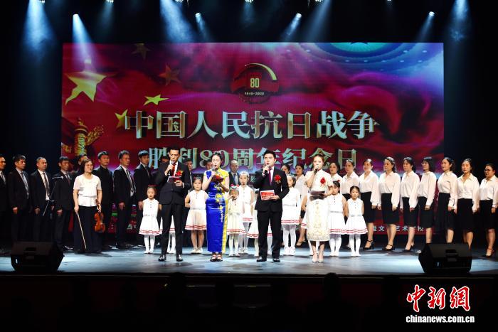 巴西侨界“舞台守望者”李青霞：歌舞留魂 侨心扎根